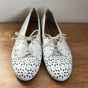 Leather flower shoes